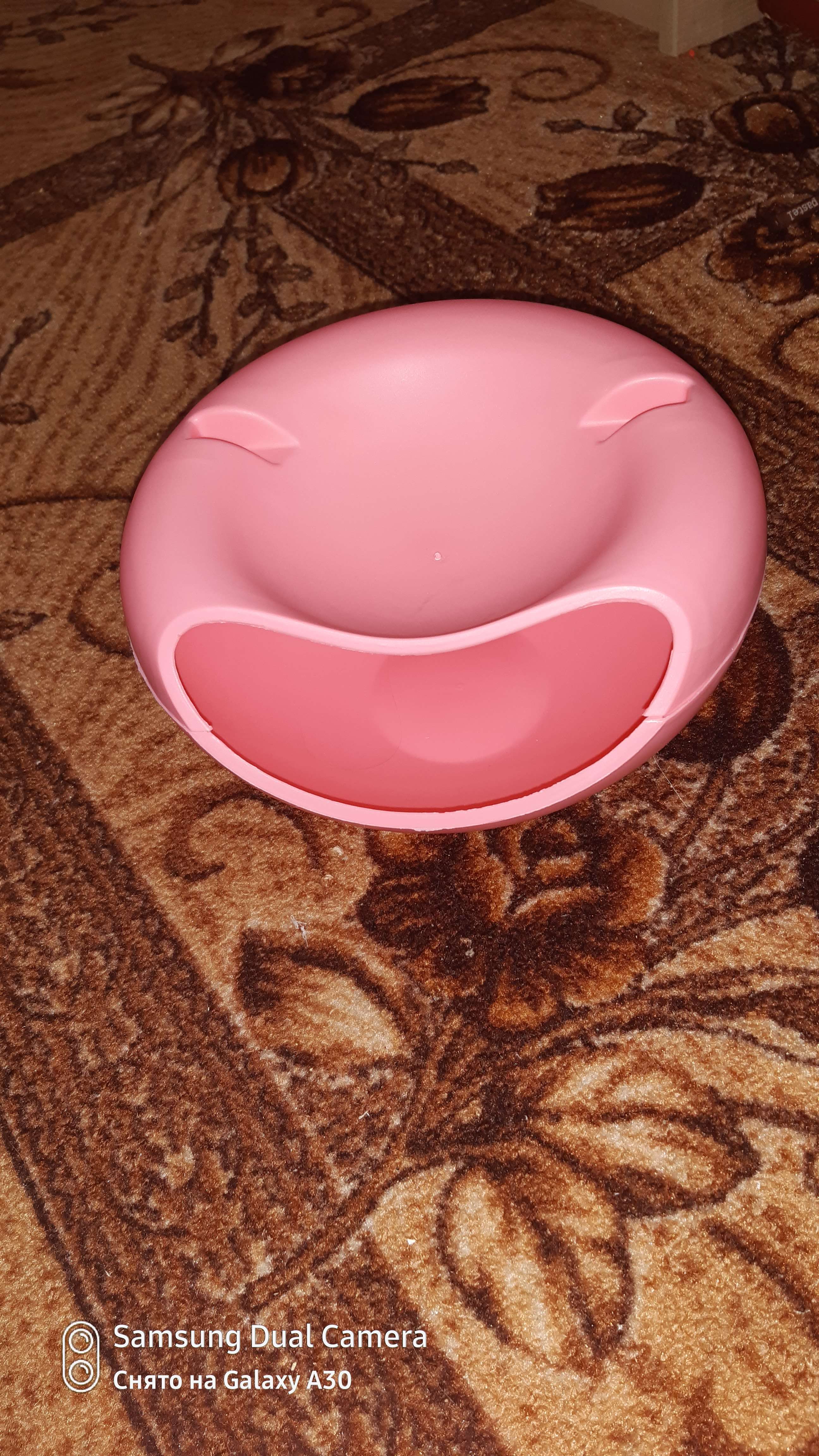 Фотография покупателя товара Тарелка пластиковая для семечек и орехов «Плэтэр», 20×11 см, с подставкой для телефона, цвет МИКС