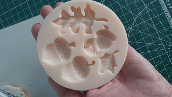 Фотография покупателя товара Силиконовый молд, форма для заливки «Желуди», от 3×2 см до 5.5×3.5 см, МИКС - Фото 2