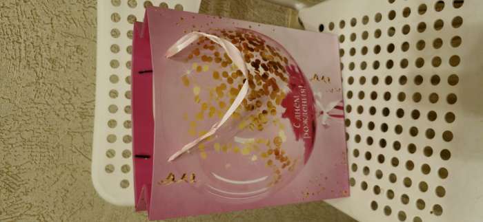 Фотография покупателя товара Пакет подарочный ламинированный, упаковка, «С Днем Рождения», M 25.5×30×9 см - Фото 2