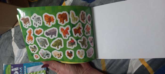 Фотография покупателя товара Книга 100 наклеек «Моя пиксельная вселенная», 8 стр. - Фото 5