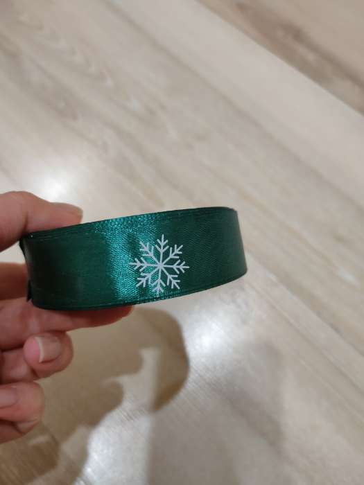 Фотография покупателя товара Лента атласная с тиснением «Снежинки», 25 мм, 23±1 м, белая - Фото 1