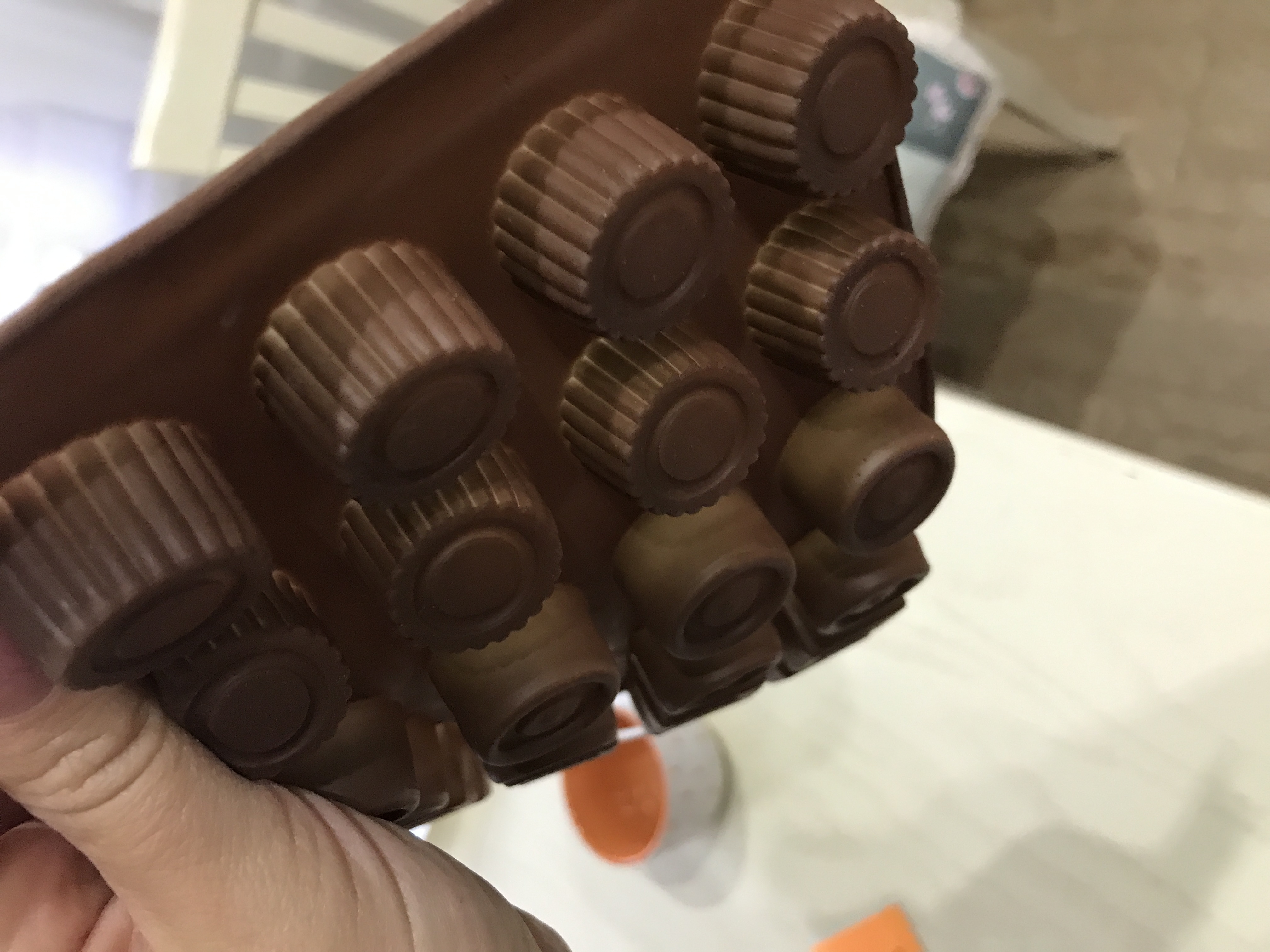Фотография покупателя товара Форма для шоколада Доляна «Коробка конфет», силикон, 23,2×13,8×0,5 см, 24 ячейки, цвет коричневый
