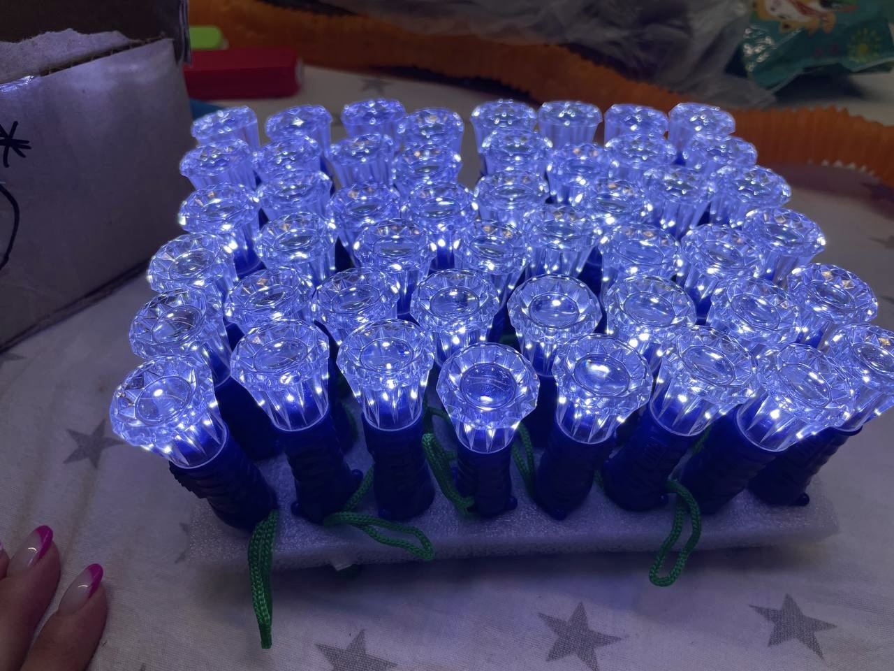 Фотография покупателя товара Фонарь ручной "Человечек", 1 LED, 2.2 х 8.2 см - Фото 4