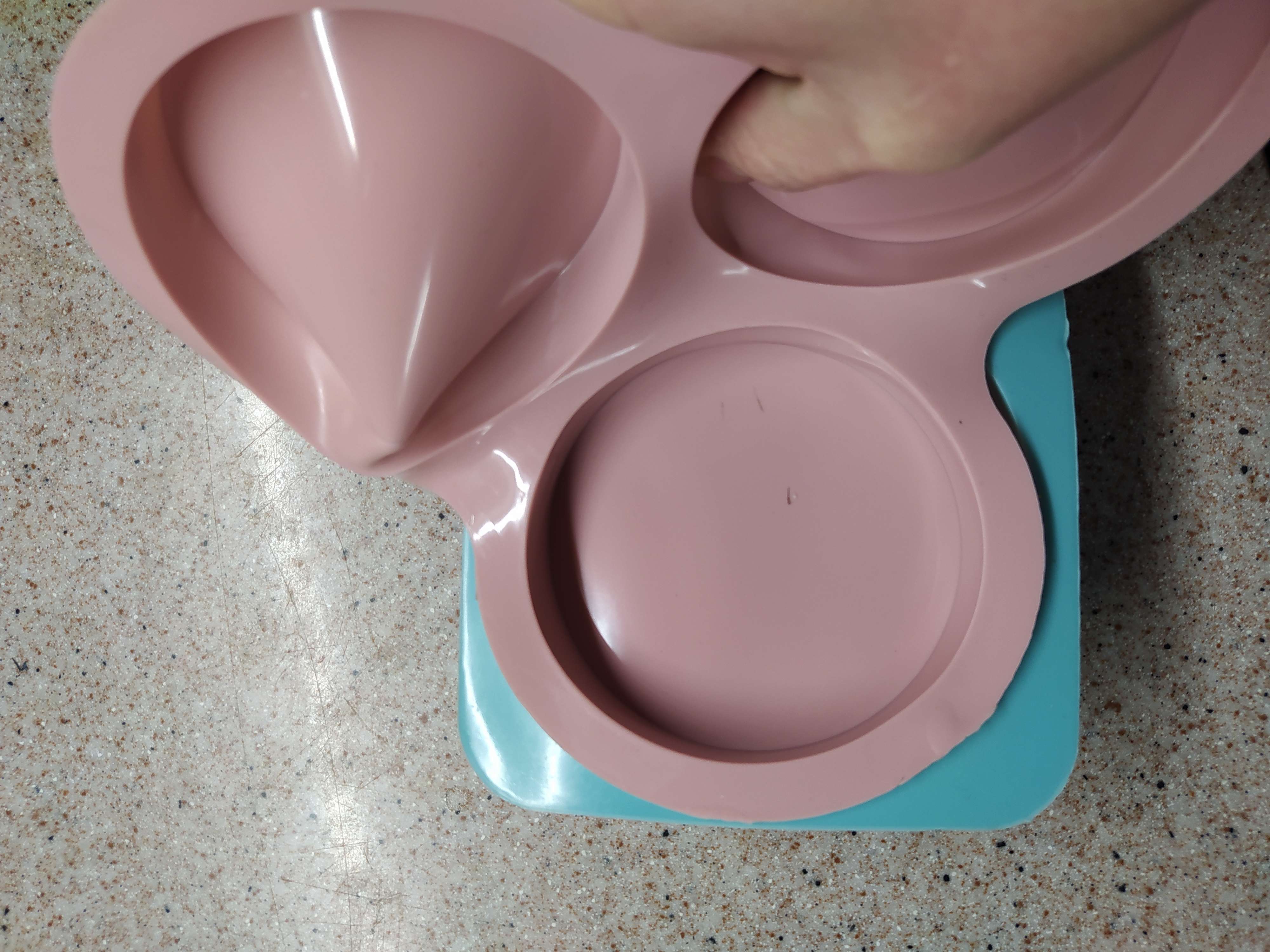 Фотография покупателя товара Форма для выпечки Доляна «Шар», силикон, 13,5×6 см, внутренний d=11,7 см, цвет розовый - Фото 3