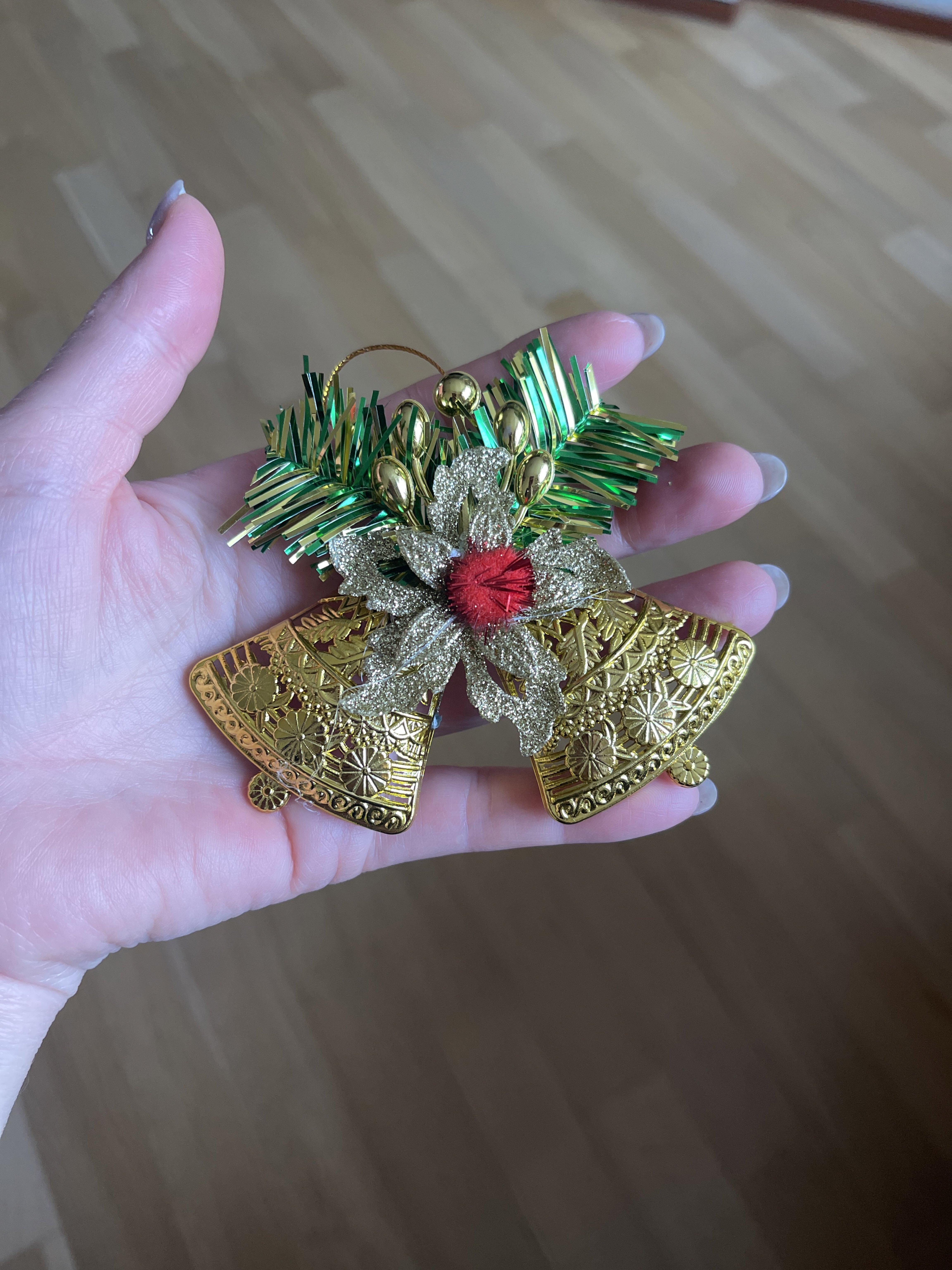 Фотография покупателя товара Ёлочная игрушка «Зимнее волшебство. Колокольчик двойной с цветком» пластик, 10х9 см, золото - Фото 3