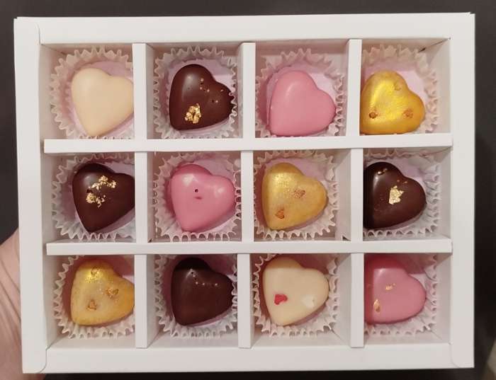 Фотография покупателя товара Форма для выпечки Доляна «Сердце», силикон, 29×17×1.5 см, 8 ячеек (6×5×1.5 см), коричневая - Фото 3