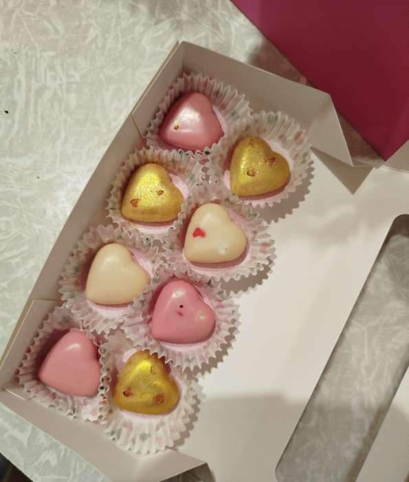 Фотография покупателя товара Форма для выпечки Доляна «Сердце», силикон, 29×17×1.5 см, 8 ячеек (6×5×1.5 см), коричневая - Фото 2