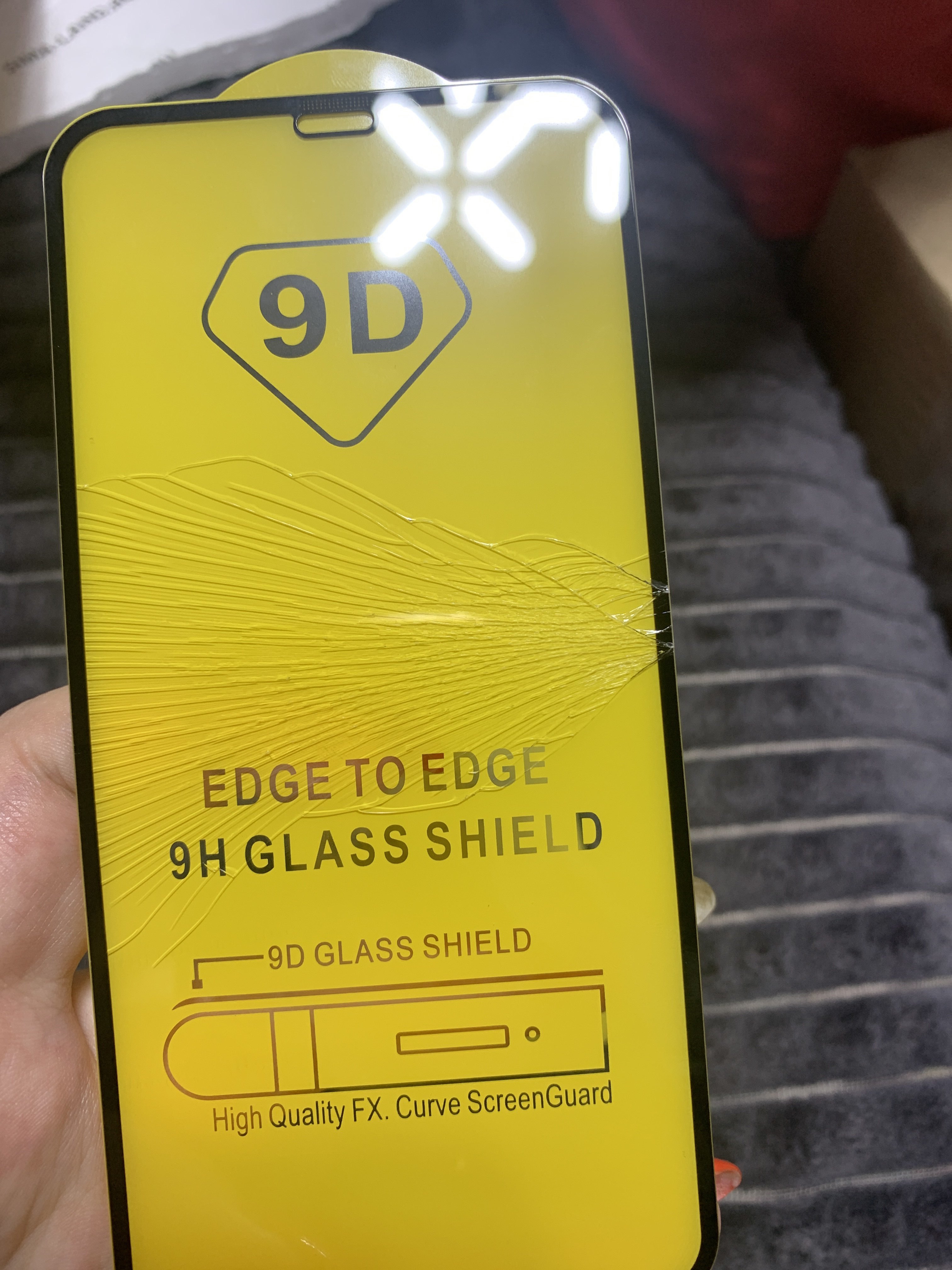 Фотография покупателя товара Защитное стекло 9D LuazON для iPhone Xr/11, полный клей, 9Н, 9D - Фото 9