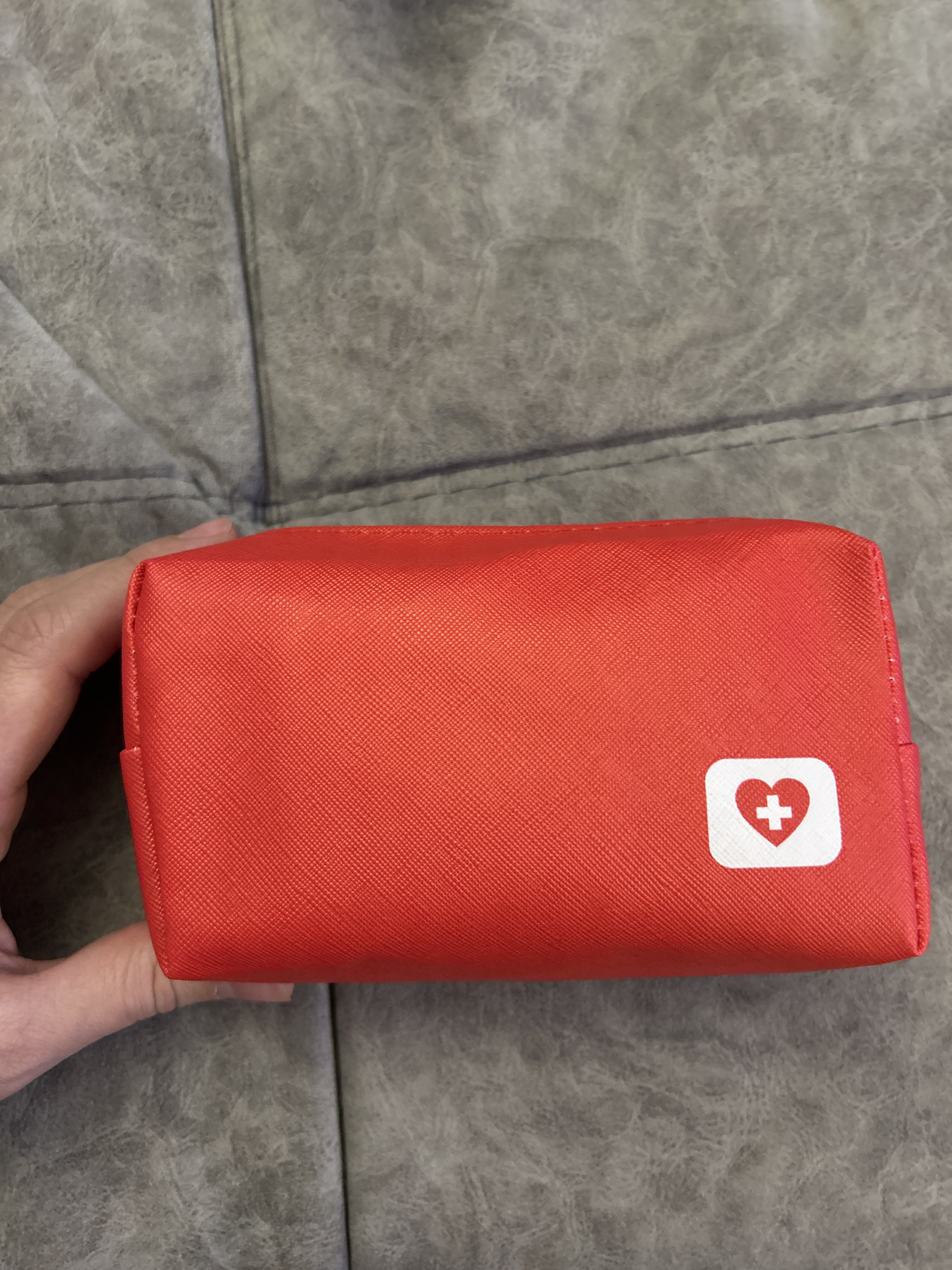 Фотография покупателя товара Аптечка дорожная из искусственной кожи «Сердечко», 14×10×5 см, красный - Фото 1