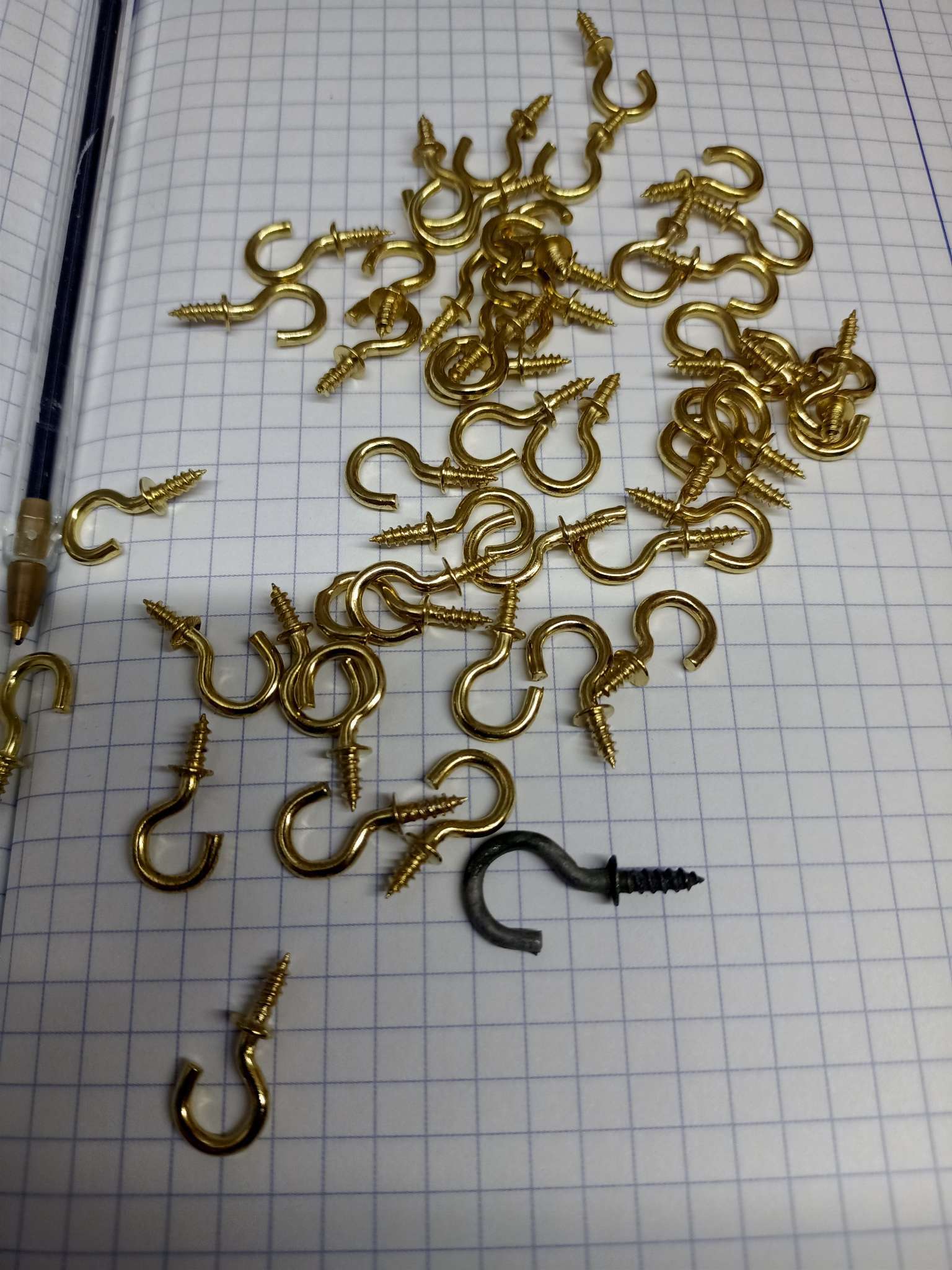 Фотография покупателя товара Винт-крючок для крепления картин, фоторамок 1,1х2,5 см - Фото 1