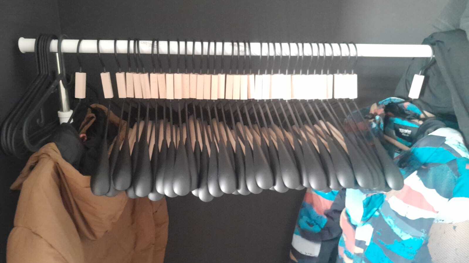 Фотография покупателя товара Плечики - вешалка для одежды LaDо́m Laconique, 42×24×3.2 см, широкие плечики, белые - Фото 1