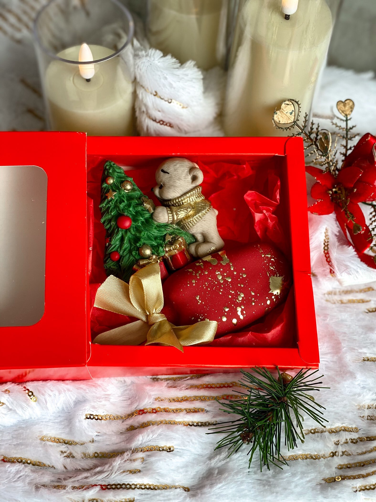 Фотография покупателя товара Коробка для 4 конфеты, с окном, целлюлоза белая,12.5×12.5×3.5 см - Фото 3