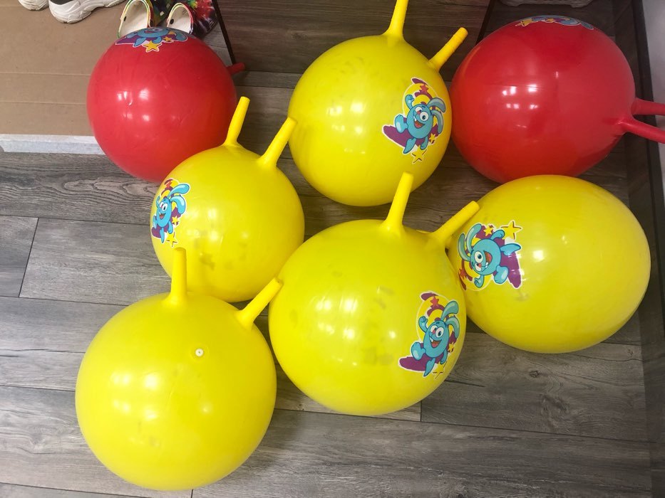 Фотография покупателя товара Мяч прыгун Смешарики «Крош», с рожками, d=45 см, 350 г, цвет МИКС - Фото 2