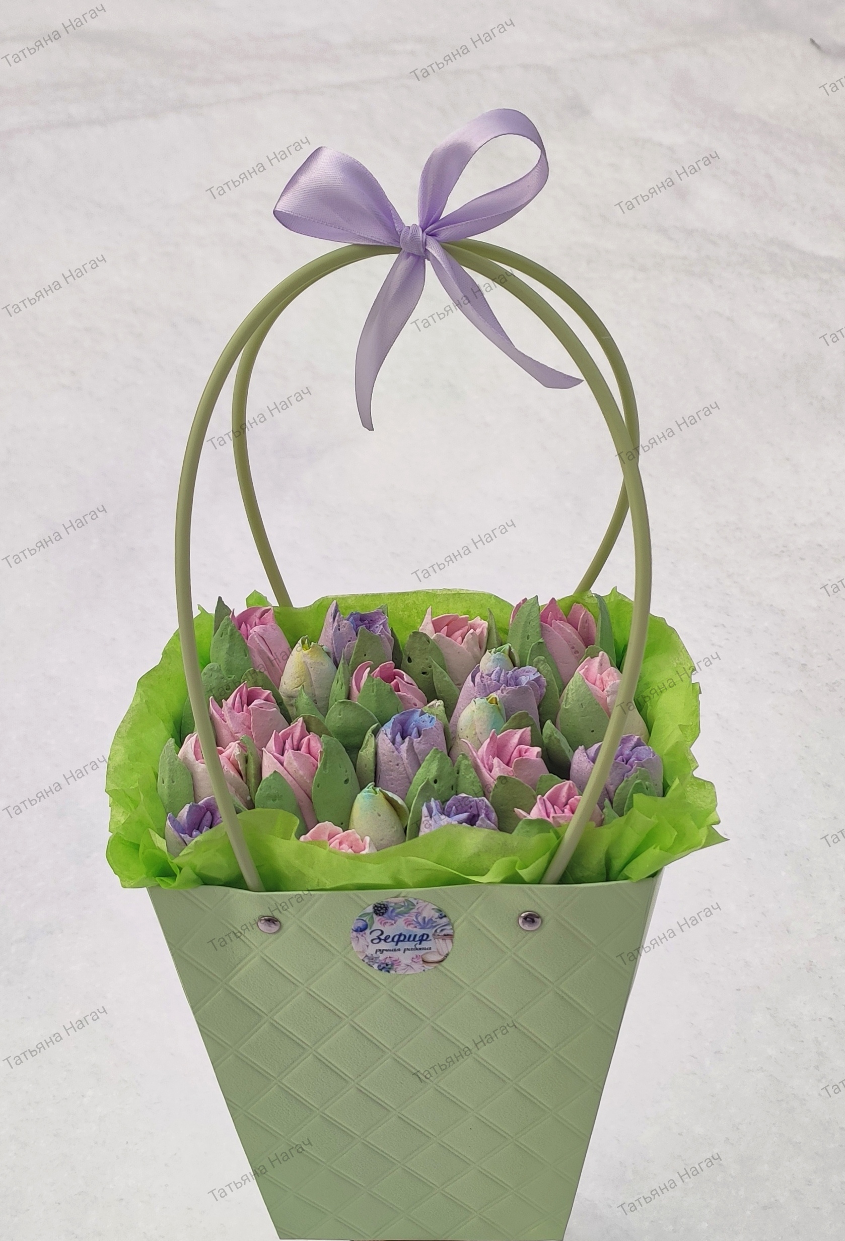 Фотография покупателя товара Сумка для цветов тиснение малина влагостойкая, 17×17 - 11.5×11.5 - 20 см - Фото 2