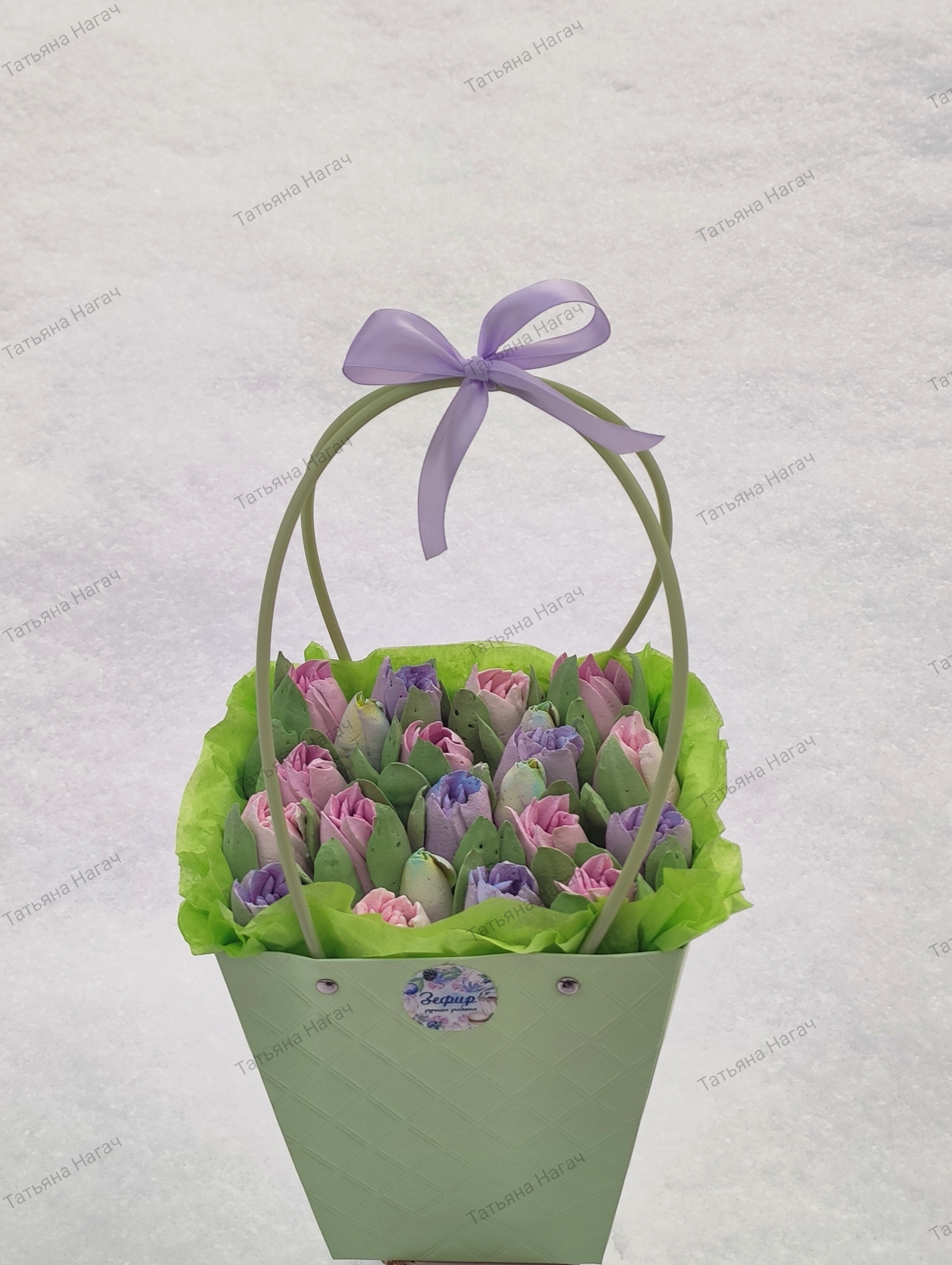 Фотография покупателя товара Сумка для цветов тиснение малина влагостойкая, 17×17 - 11.5×11.5 - 20 см - Фото 3