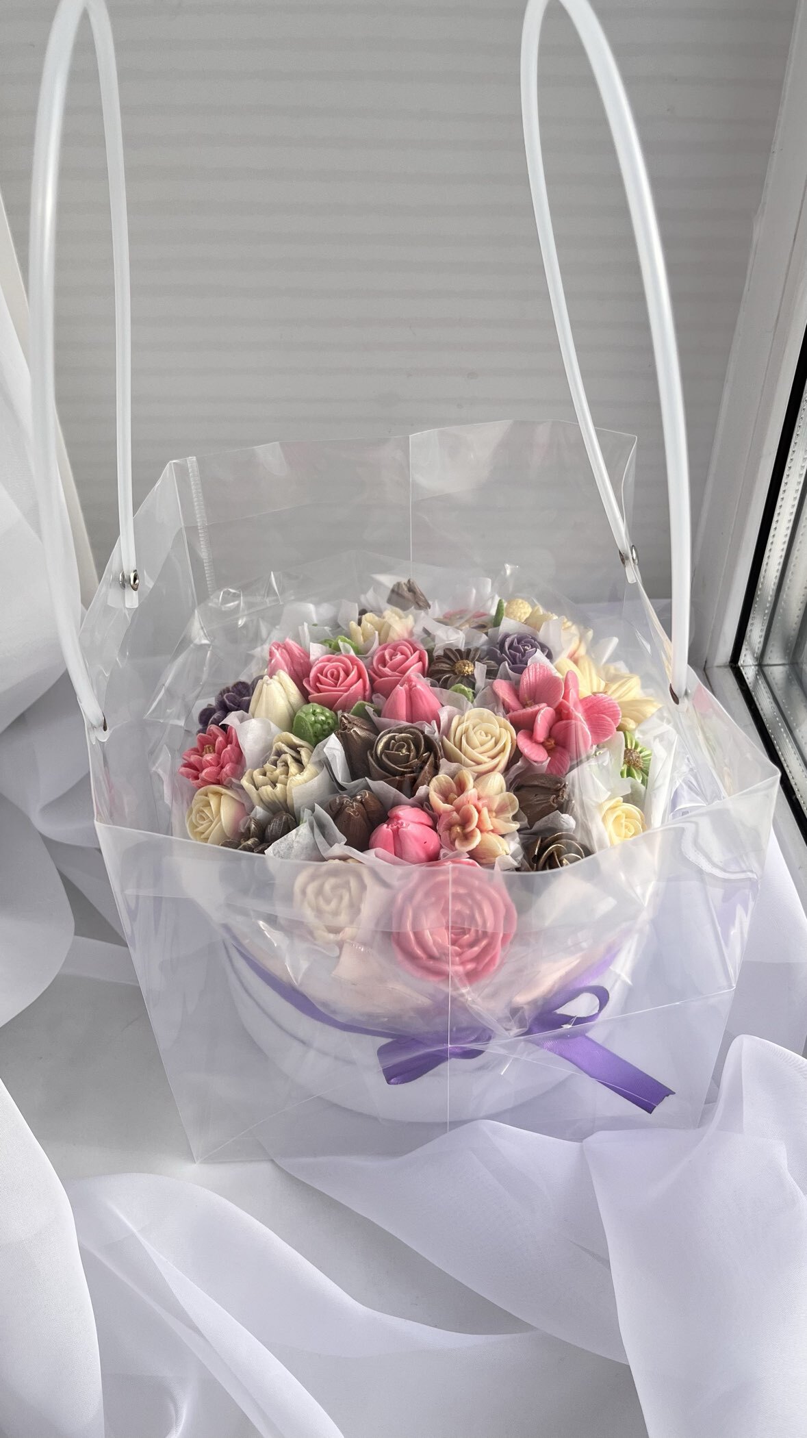 Фотография покупателя товара Пакет подарочный с квадратным дном, прозрачный, 31×30×31 см - Фото 7