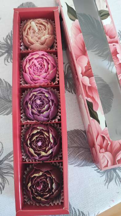 Фотография покупателя товара Коробка для 5 конфет с обечайкой, с окном «Презент», 21×5×3.3 см - Фото 2