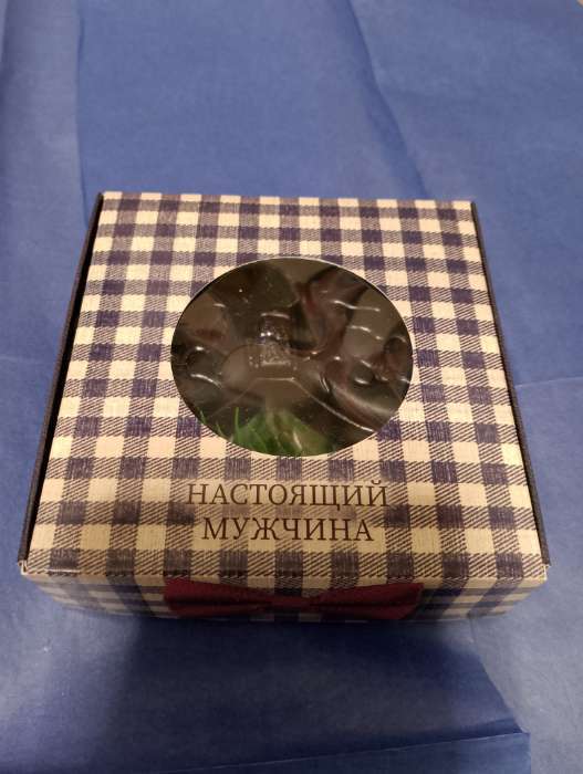 Фотография покупателя товара Коробка подарочная сборная с окном, упаковка, «Настоящему мужчине», 10×10×3 см - Фото 2