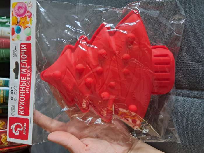 Фотография покупателя товара Форма для выпечки новогодняя Доляна «Ёлочка с гирляндой», силикон, 18×14.5×3.5 см, красная - Фото 2