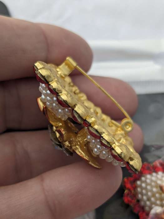 Фотография покупателя товара Брошь «Цветок» необычный, цвет красно-белый в матовом золоте - Фото 3