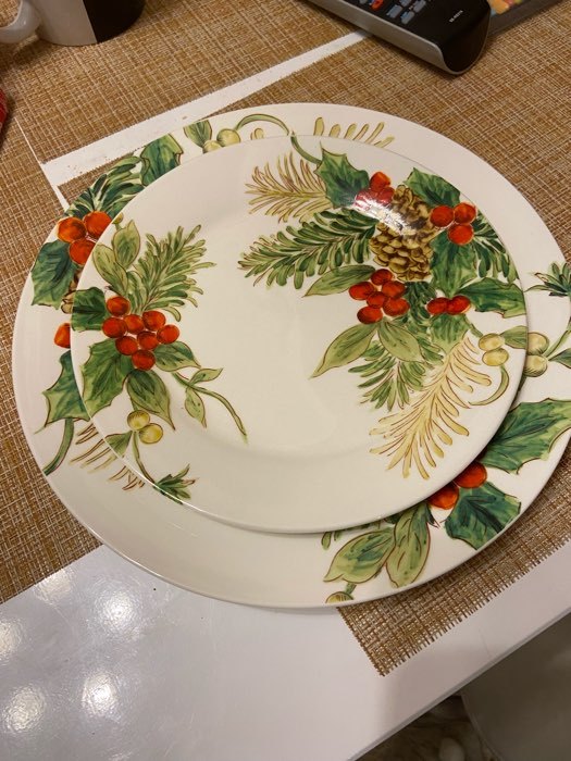 Фотография покупателя товара Тарелка фарфоровая обеденная Доляна «Рождество», d=25,5 см