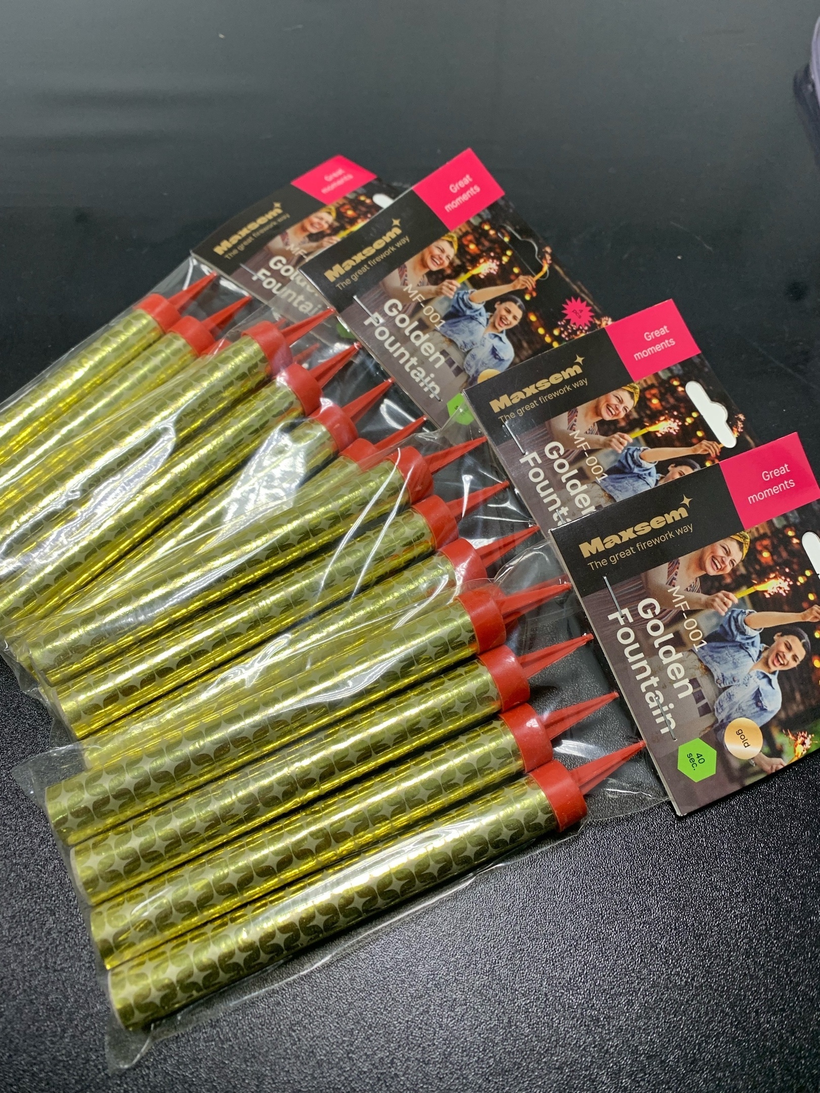 Фотография покупателя товара Свечи фонтаны в торт «Золотые искры», 4 шт., 12.5 см, горение 40 сек. - Фото 1