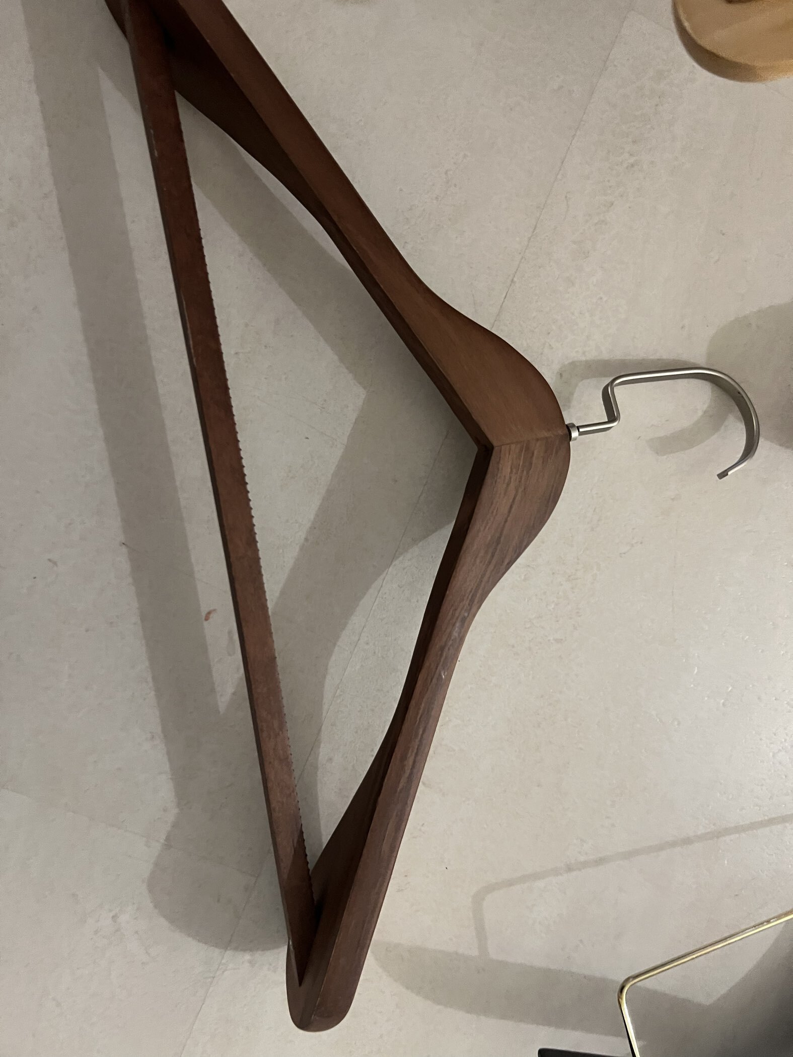 Фотография покупателя товара Плечики - вешалка для одежды LaDо́m Bois, 45×25.5×5.5 см, с перекладиной, широкие плечики, дерево - Фото 1