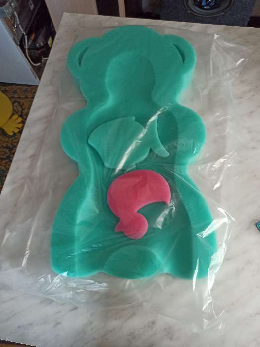 Фотография покупателя товара Подкладка для купания макси «Мишка», цвет зеленый, 55х30х6см - Фото 3