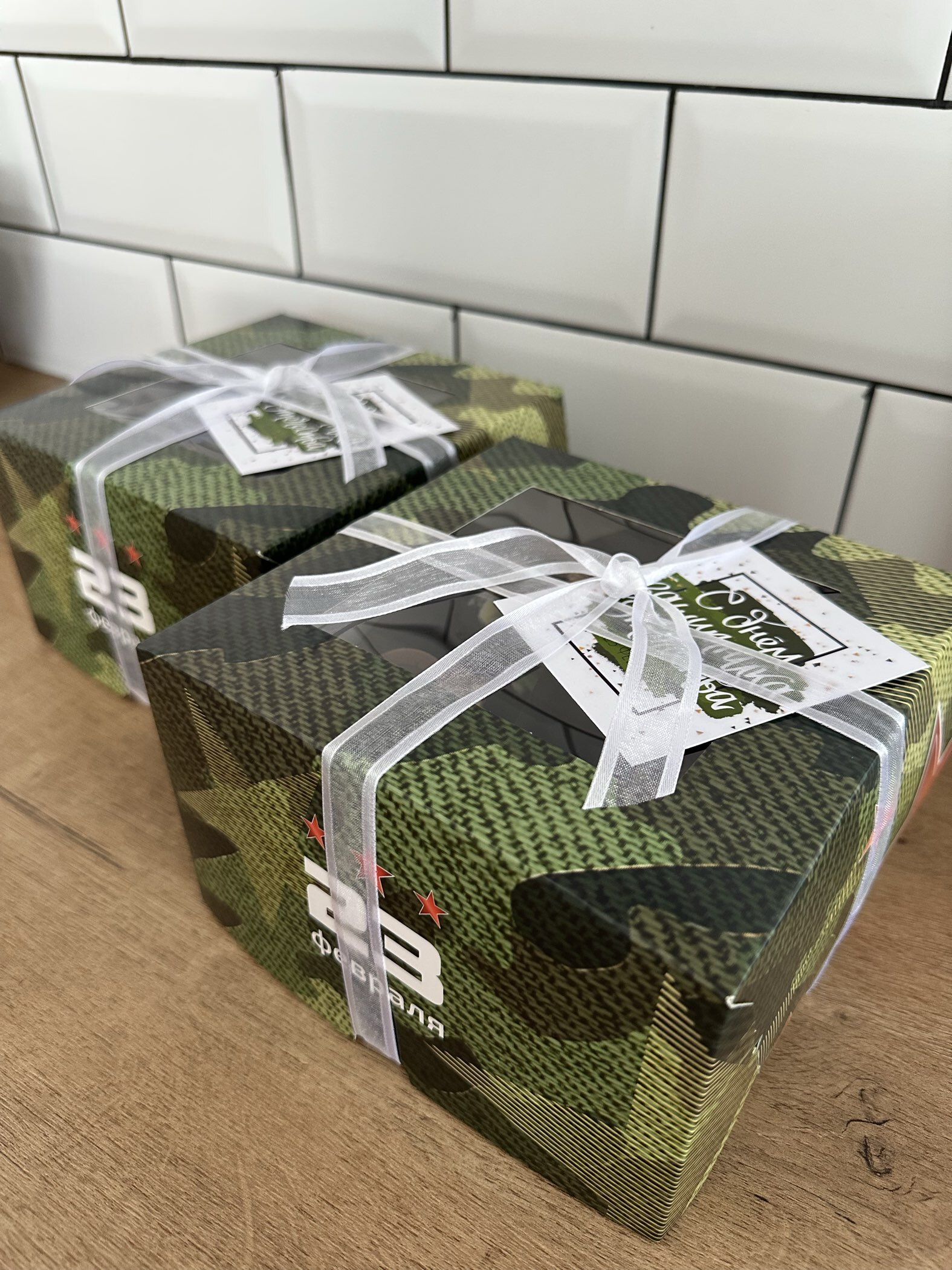 Фотография покупателя товара Коробка для 4 капкейков с окном, «Мужской», 16×16×10 см - Фото 3