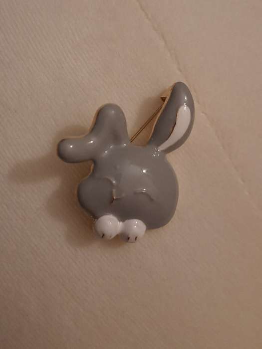 Фотография покупателя товара Брошь «Крольчонок» с лапками, цвет серо-белый в золоте - Фото 1