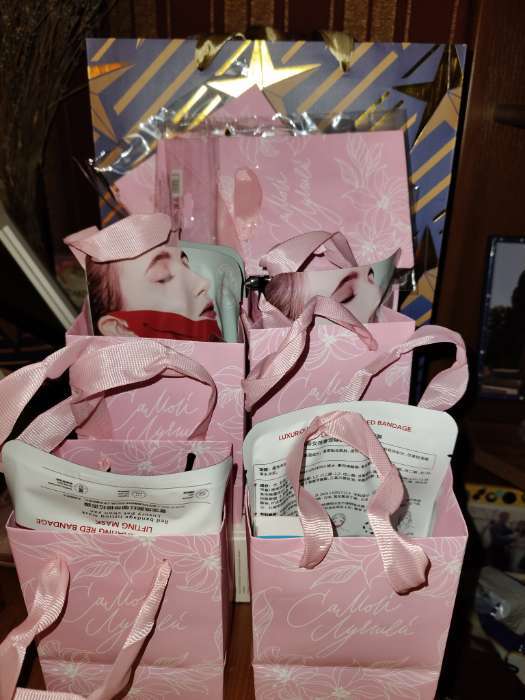 Фотография покупателя товара Пакет подарочный ламинированный, упаковка, «Самой лучшей», 9 х 12 х 6.5 см