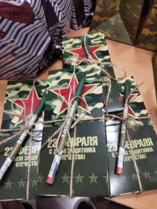 Фотография покупателя товара Подарочная коробка под плитку шоколада, с окном «Настоящему мужчине», 17×8×1.4 см - Фото 2