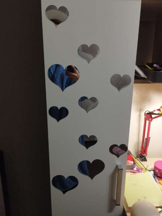 Фотография покупателя товара Зеркало настенное «Сердца», на клеевой основе, акриловое, 10 шт., разный размер, красное - Фото 1