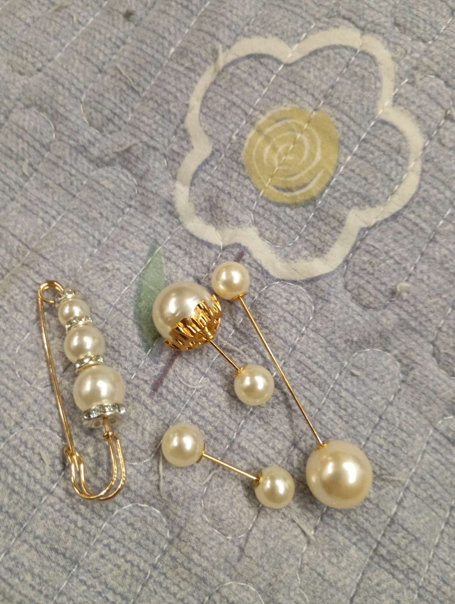 Фотография покупателя товара Набор булавок (6 шт.) «Жемчуг», 6.5 см, белый в золоте - Фото 1