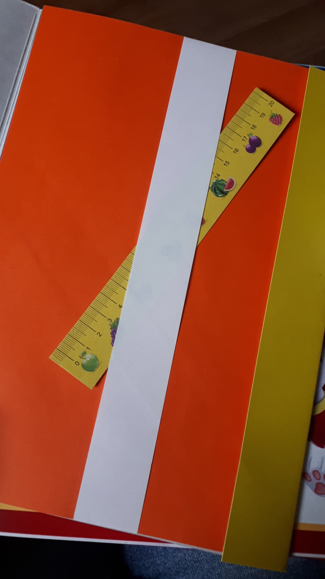 Фотография покупателя товара Бумага цветная двусторонняя А4, 16 листов, 8 цветов "Каляка-Маляка" - Фото 5