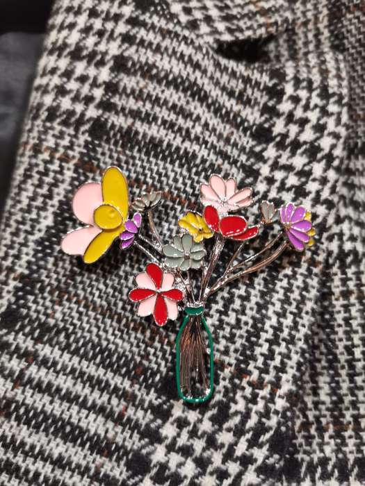 Фотография покупателя товара Брошь «Цветы» в вазе, цветная в серебре - Фото 1