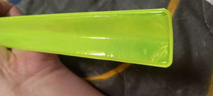 Фотография покупателя товара Светоотражающий слэп-браслет, самофиксирующийся, 3×30 см, цвет салатовый - Фото 4