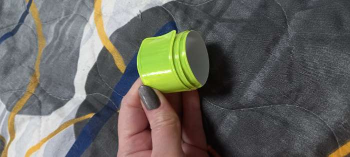 Фотография покупателя товара Светоотражающий слэп-браслет, самофиксирующийся, 3×30 см, цвет салатовый - Фото 5