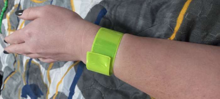 Фотография покупателя товара Светоотражающий слэп-браслет, самофиксирующийся, 3×30 см, цвет салатовый - Фото 6