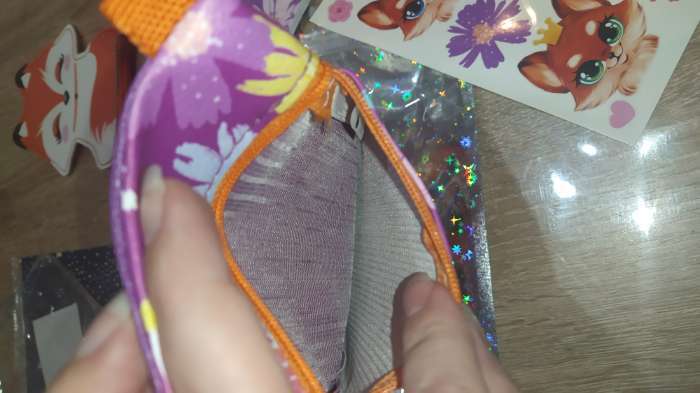 Фотография покупателя товара Подарочный набор для девочки «Зайчик», сумка, набор резинок, блокнот, тату - Фото 2