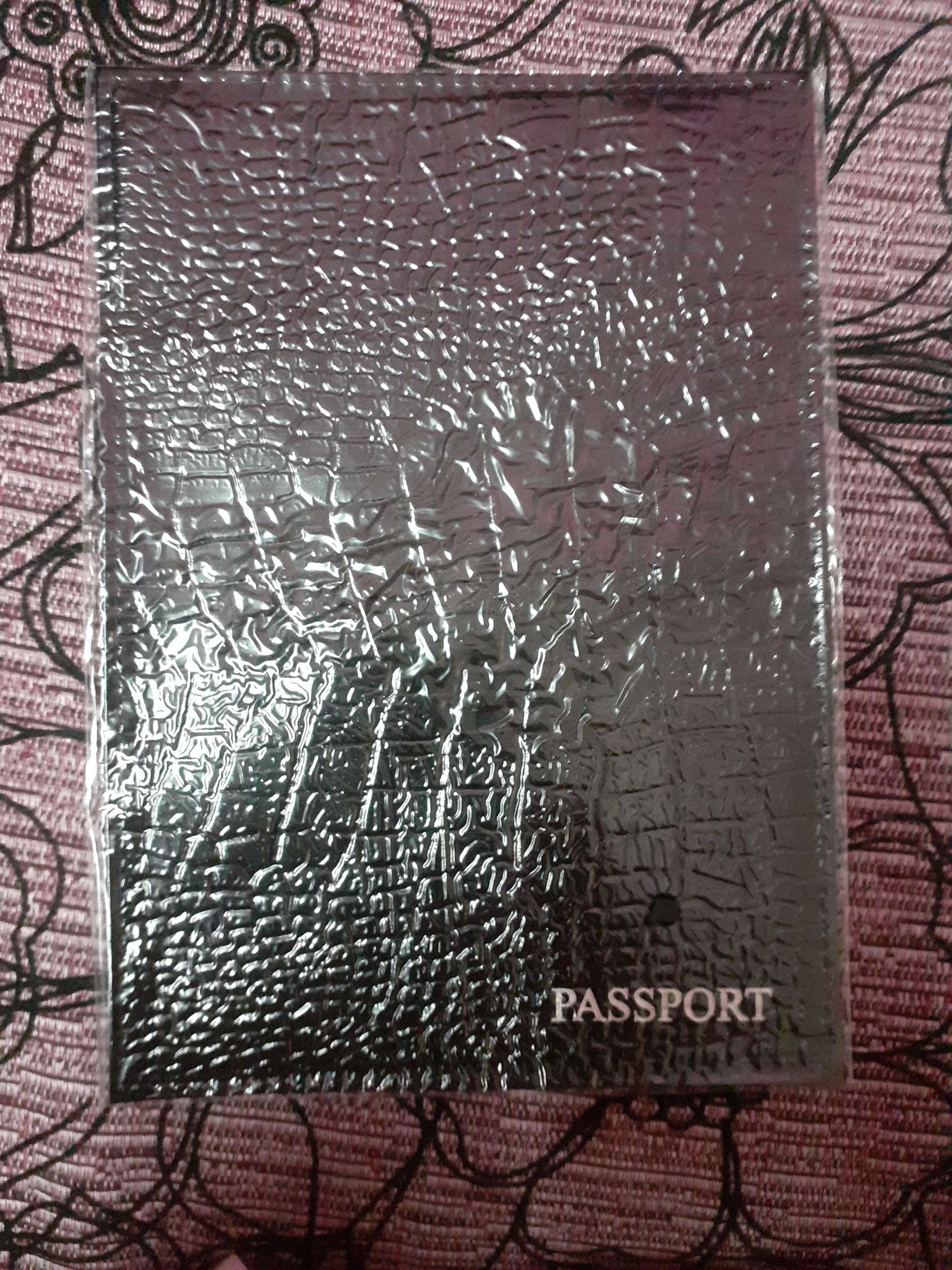 Фотография покупателя товара Обложка для паспорта, тиснение фольга, крокодил, цвет чёрный - Фото 16
