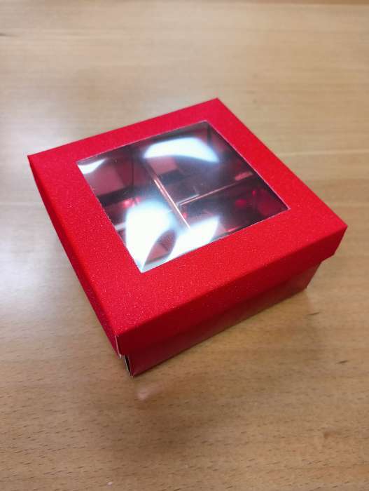 Фотография покупателя товара Коробка для 4 конфеты красный глиттер, 8.5×8.5×4 см - Фото 1
