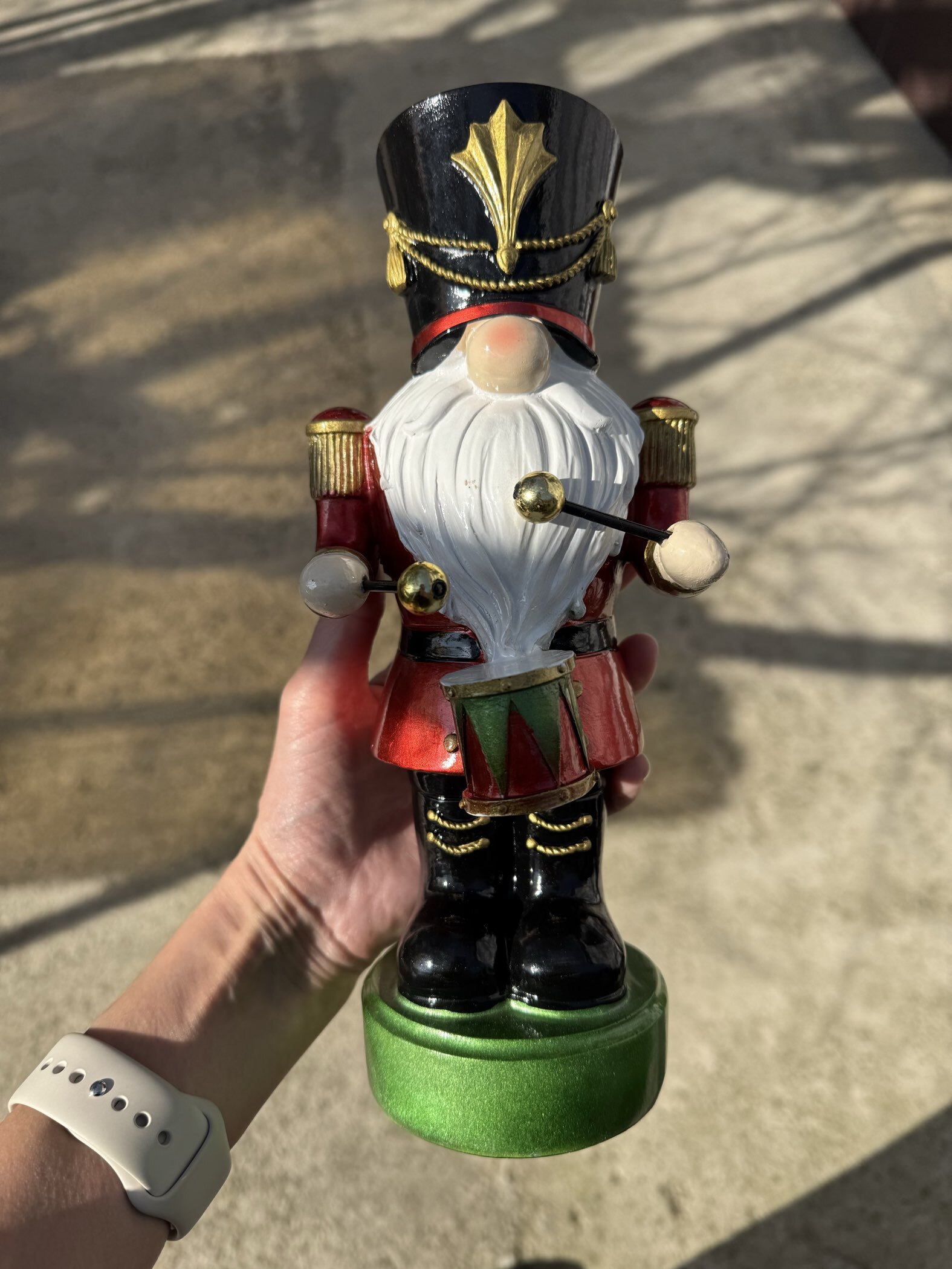 Фотография покупателя товара Фигурка полистоун «Щелкунчик в имбирном мундире, с кексом и пикой с леденцом», 13×10×35.5 см - Фото 3