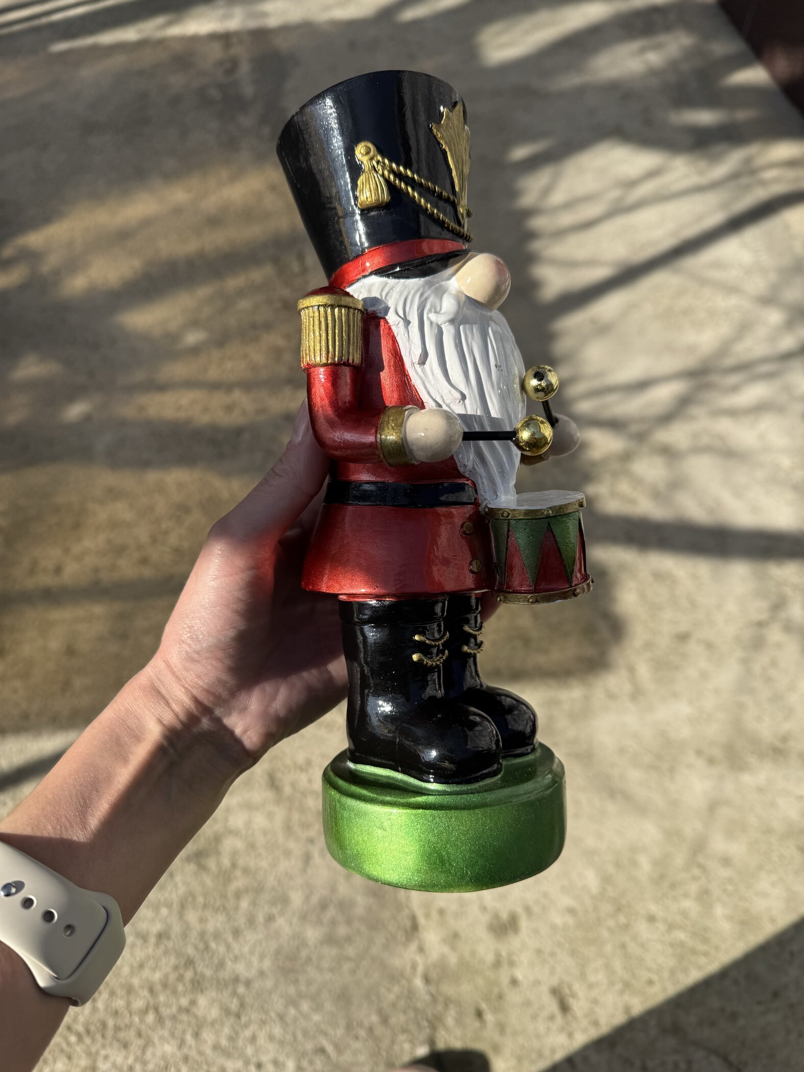 Фотография покупателя товара Фигурка полистоун «Щелкунчик в имбирном мундире, с кексом и пикой с леденцом», 13×10×35.5 см - Фото 1