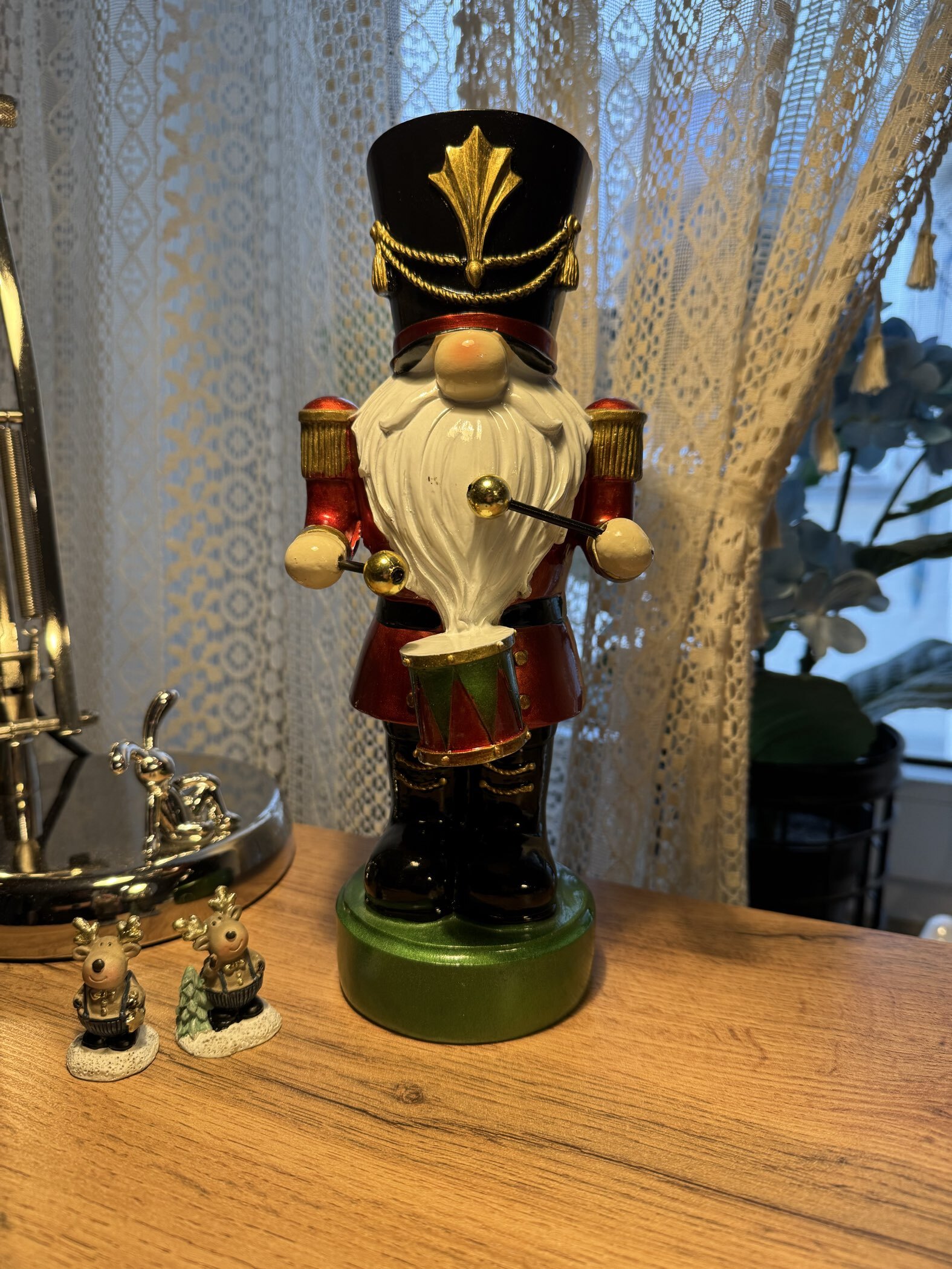 Фотография покупателя товара Фигурка полистоун «Щелкунчик в имбирном мундире, с кексом и пикой с леденцом», 13×10×35.5 см - Фото 2