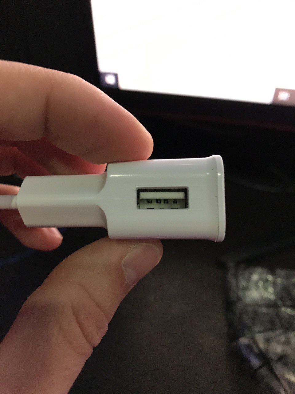 Фотография покупателя товара Сетевое зарядное устройство Luazon LN-100AC, 1 USB, 1 A, белое - Фото 5