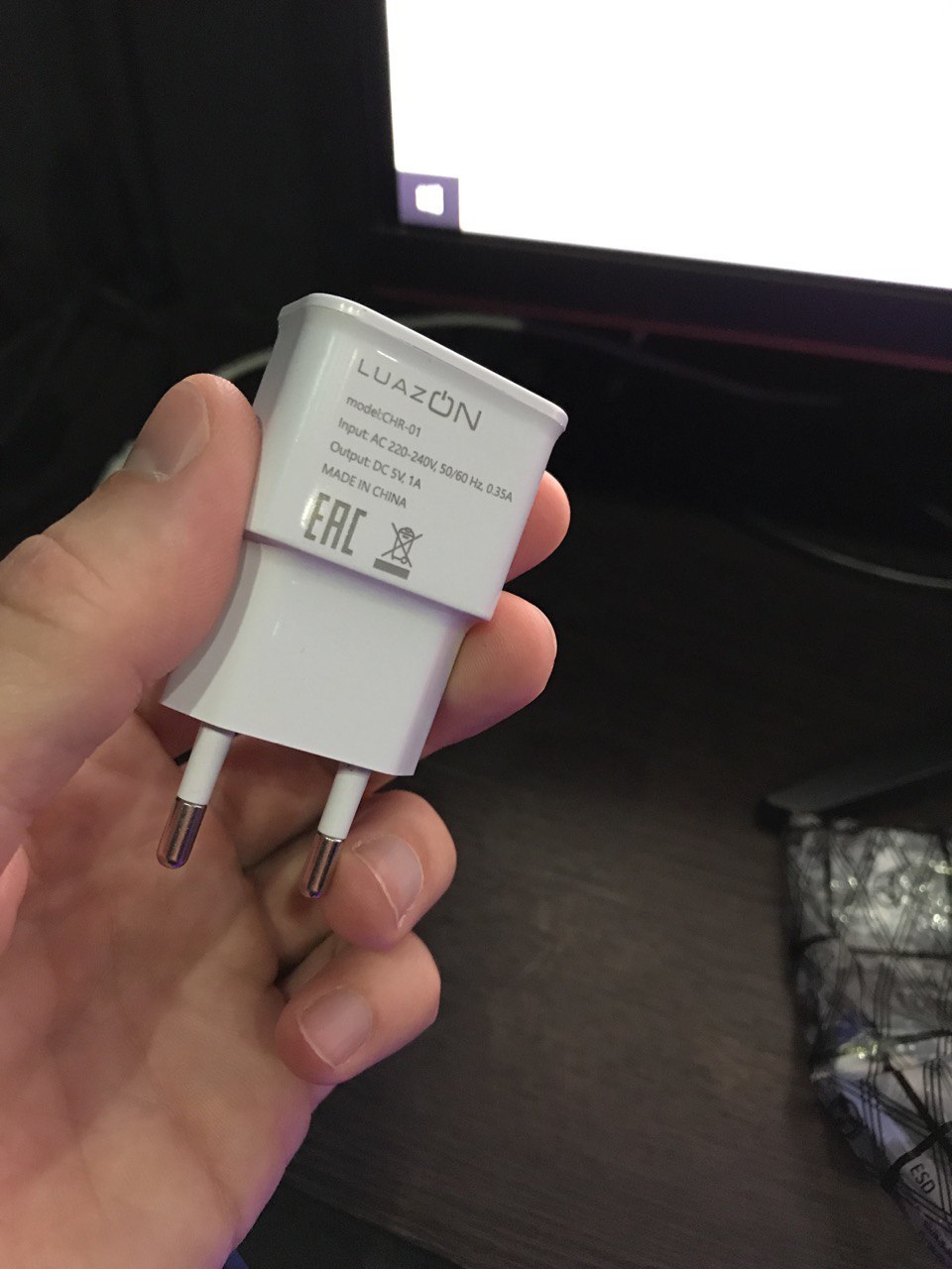 Фотография покупателя товара Сетевое зарядное устройство Luazon LN-100AC, 1 USB, 1 A, белое - Фото 4