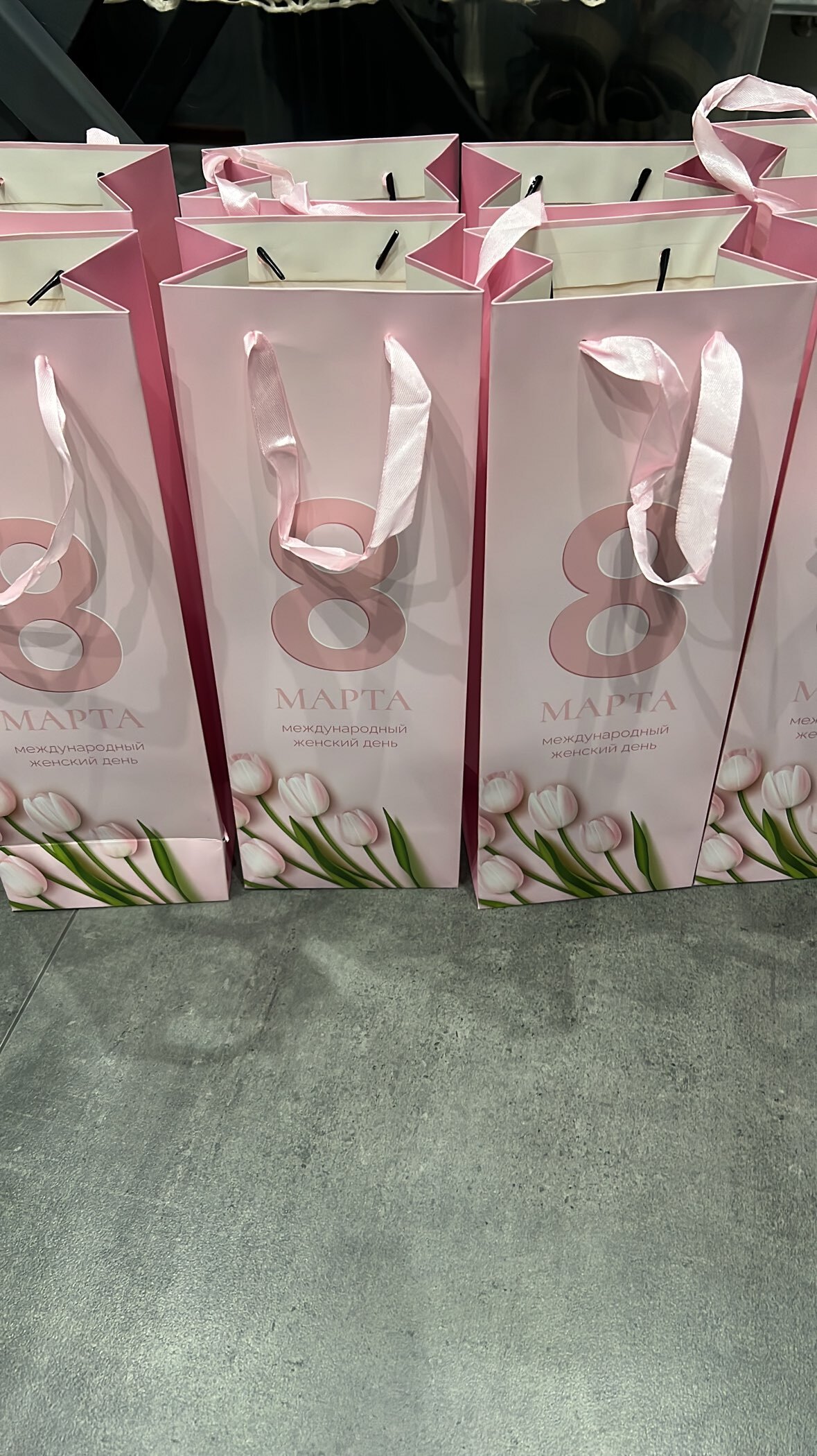 Фотография покупателя товара Пакет подарочный ламинированный под бутылку «Ты круче всех!», 13×36×10 см - Фото 1