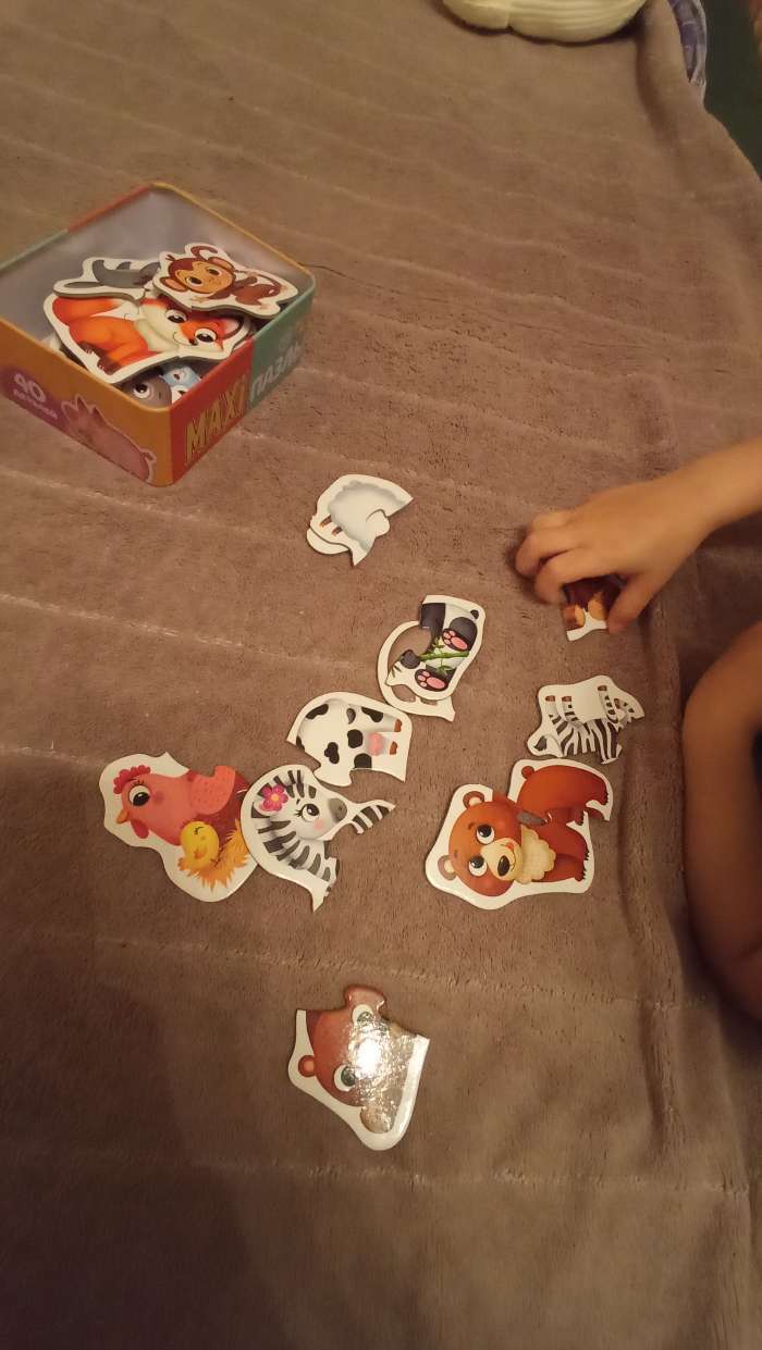 Фотография покупателя товара УЦЕНКА Макси-пазлы в металлической коробке «Весёлые зверята», 40 деталей - Фото 5