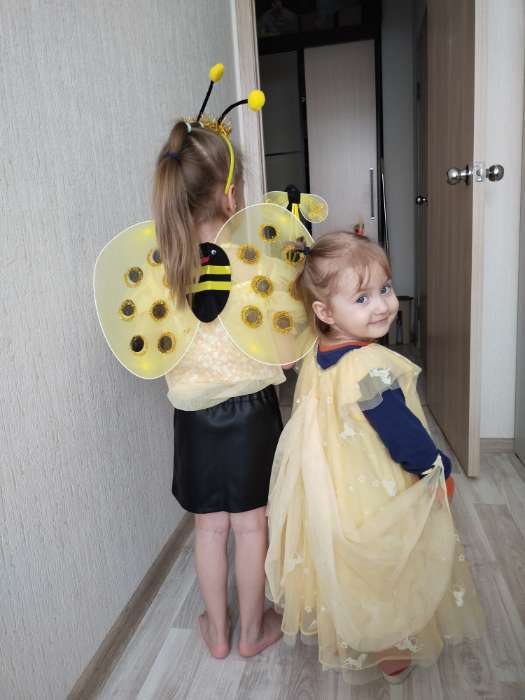 Фотография покупателя товара Карнавальный набор «Пчёлка», 3 предмета: ободок, крылья, жезл - Фото 4